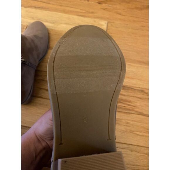 Old Navy women's tan faux suede 2" block heel side zip ankle bootie size 9 - Picture 8 of 8